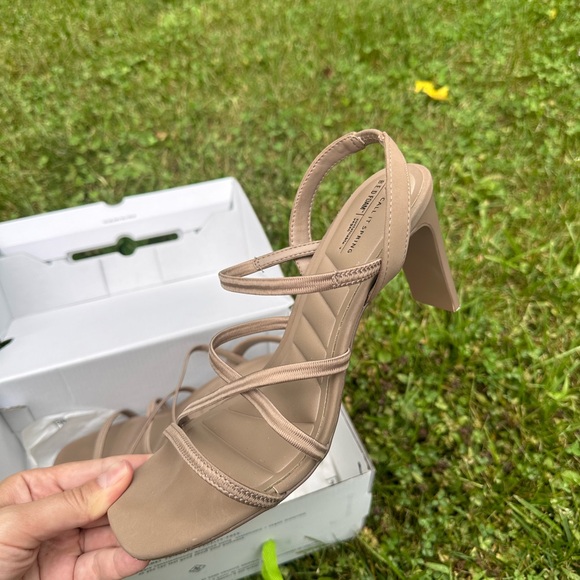 Woman heels - Picture 4 of 7